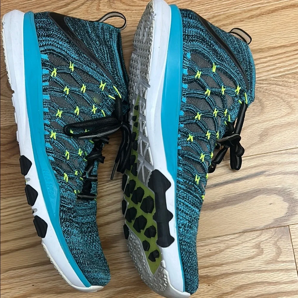 Nike Men's Blue and Yellow Running Shoes - Picture 5 of 17